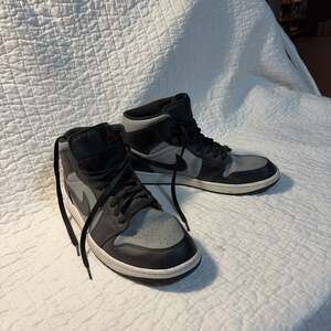 Nike Air Jordan 1 - Mid Shadow Red Sneakers - Mens Size US 12 - 554724-096